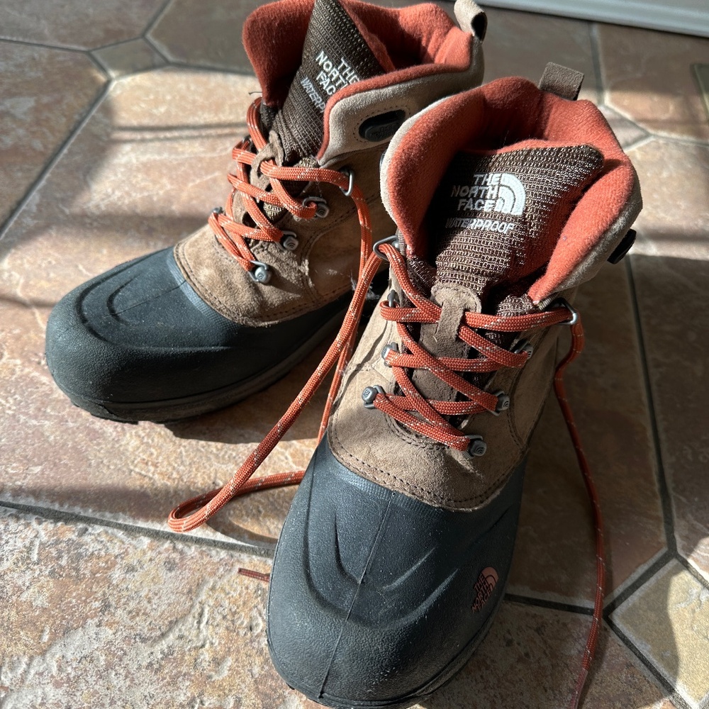 Boy's The North Face Heat Seeker Boots size 6